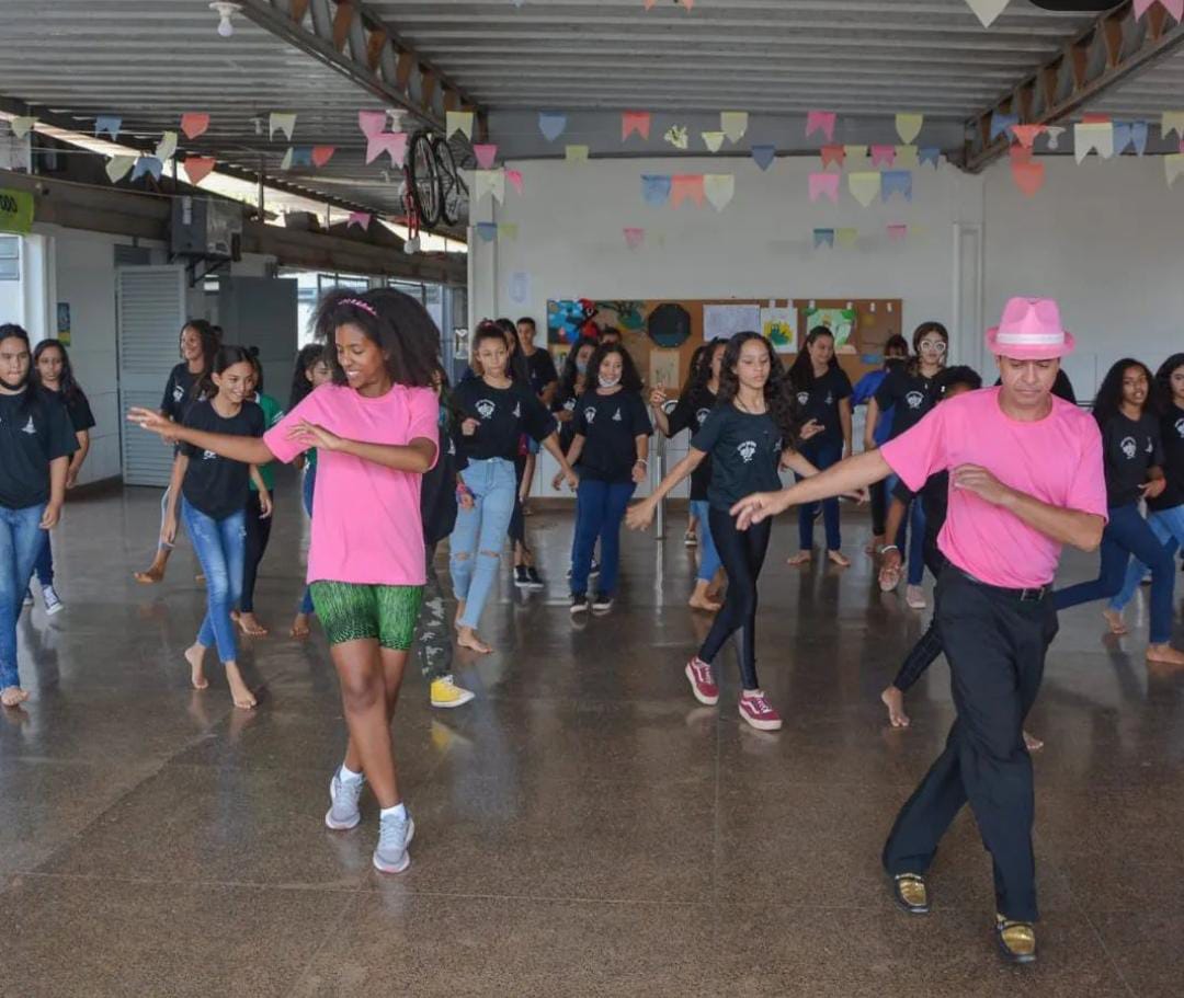 PROJETO A RODA DE SAMBA VAI À ESCOLA - ANO 2022 (OFICINA DE SAMBA NO PÉ)